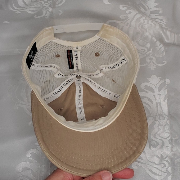 Mahi Gold Fishing Lure Hat Adjustable - Picture 3 of 4